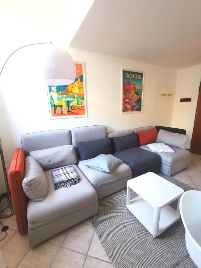 Old Town Apartment With Terrace - Live Love Lake Peschiera del Garda Exterior photo