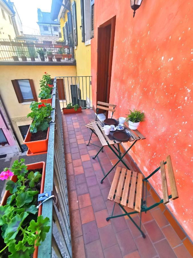 Old Town Apartment With Terrace - Live Love Lake Peschiera del Garda Exterior photo