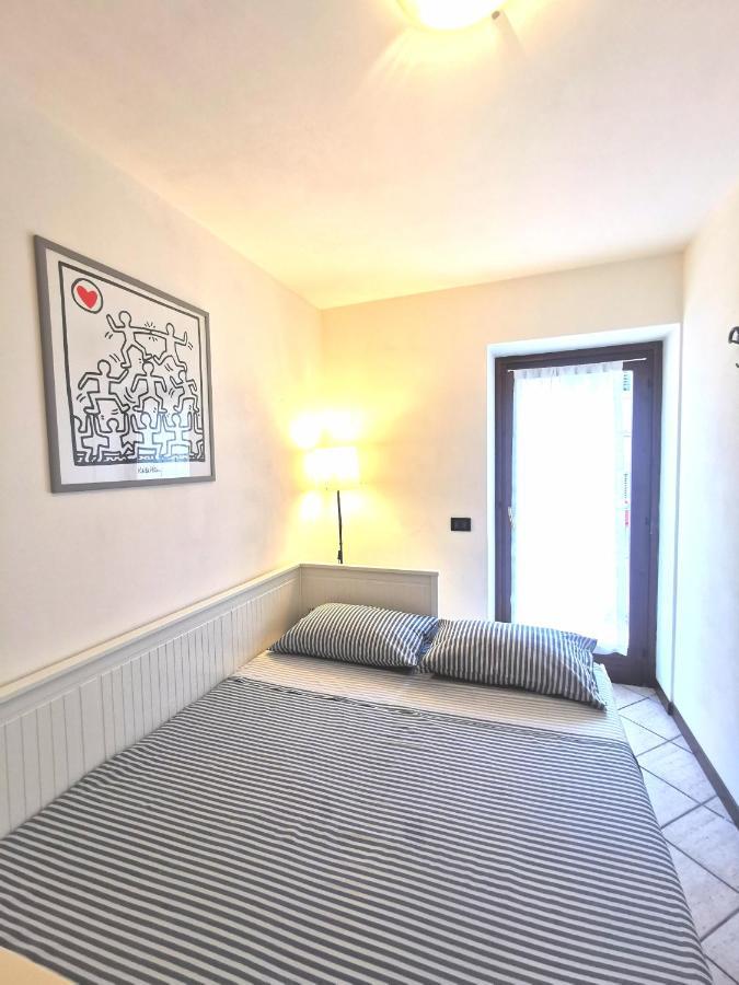 Old Town Apartment With Terrace - Live Love Lake Peschiera del Garda Exterior photo