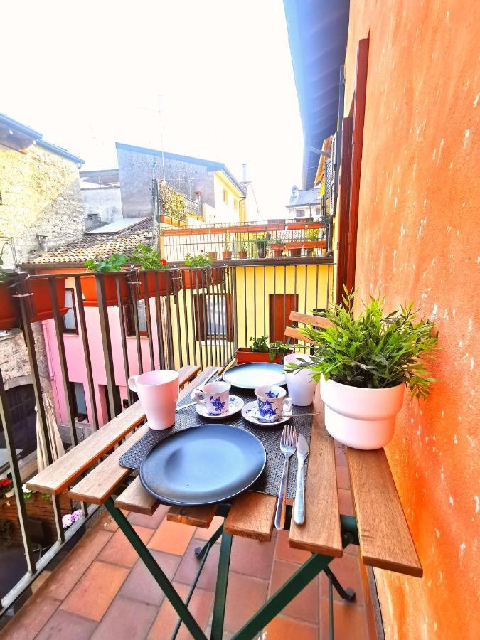 Old Town Apartment With Terrace - Live Love Lake Peschiera del Garda Exterior photo