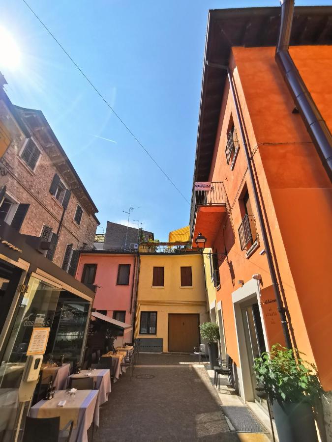 Old Town Apartment With Terrace - Live Love Lake Peschiera del Garda Exterior photo