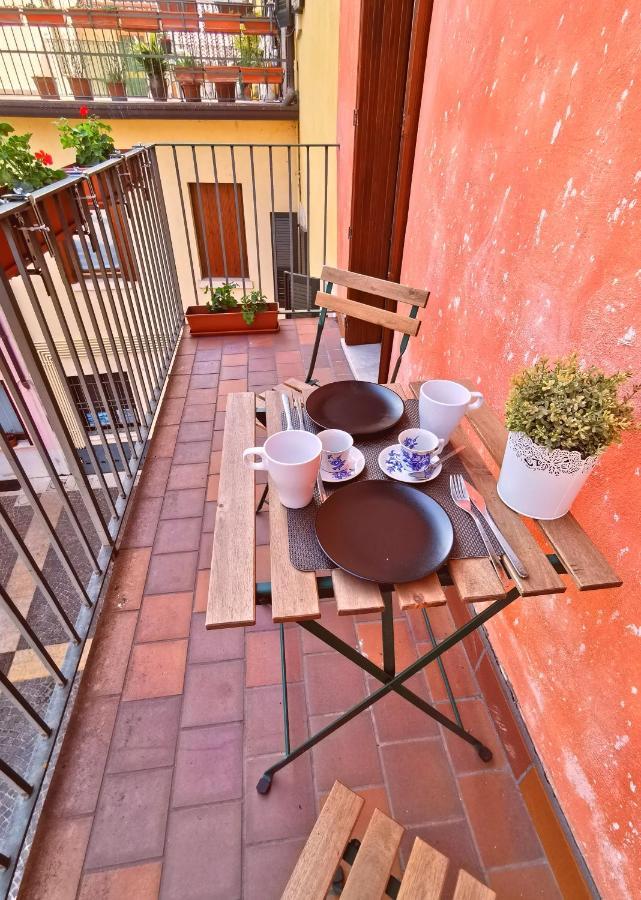 Old Town Apartment With Terrace - Live Love Lake Peschiera del Garda Exterior photo