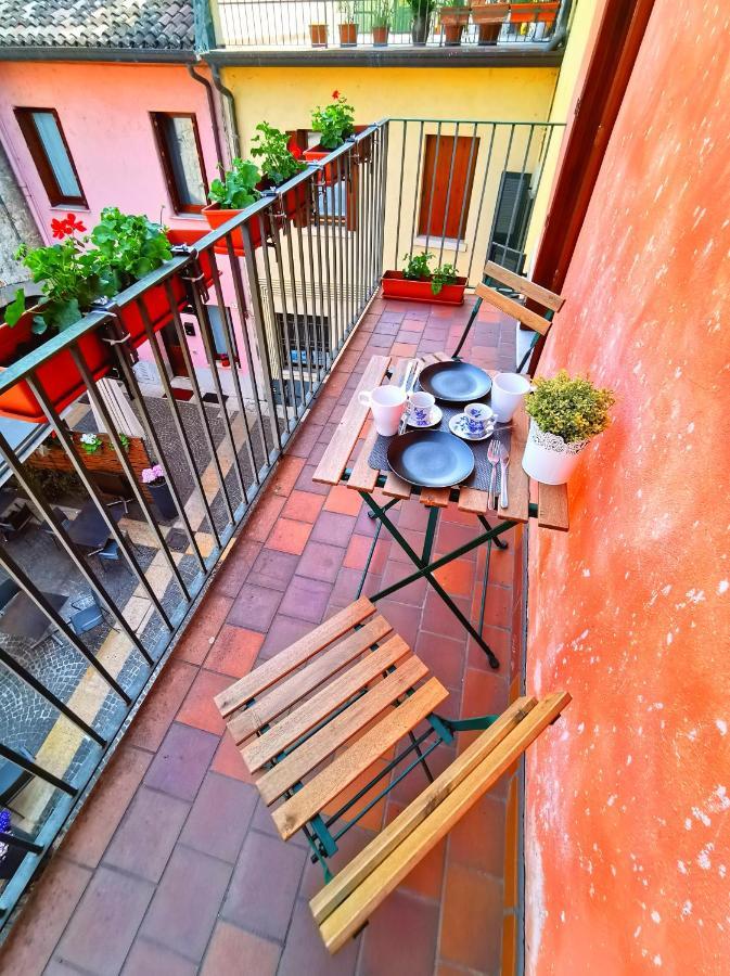 Old Town Apartment With Terrace - Live Love Lake Peschiera del Garda Exterior photo