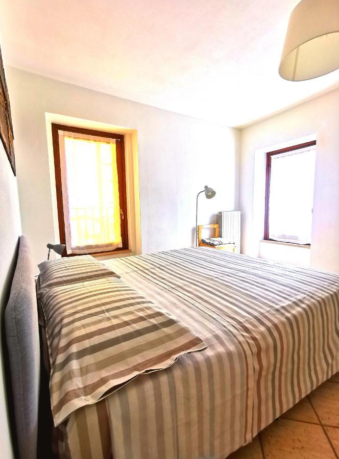 Old Town Apartment With Terrace - Live Love Lake Peschiera del Garda Exterior photo