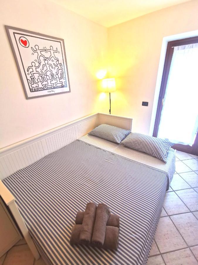 Old Town Apartment With Terrace - Live Love Lake Peschiera del Garda Exterior photo